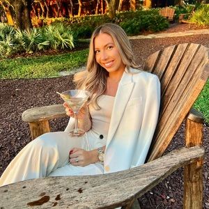 Meet your Posher, Chloe